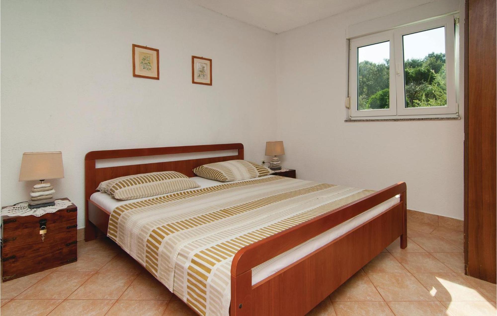 2 Bedroom Awesome Apartment In Drvenik Veliki Ngoại thất bức ảnh