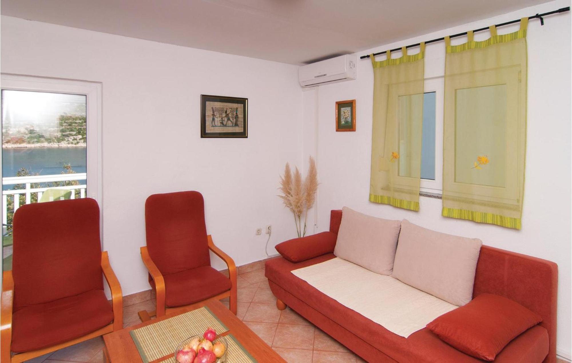 2 Bedroom Awesome Apartment In Drvenik Veliki Ngoại thất bức ảnh